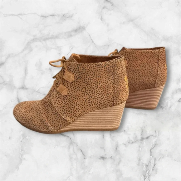 Tom’s Kala tan mini cheeta lace up ankle booties nwob - Picture 3 of 3
